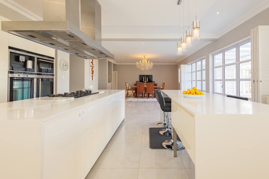 7 Bedroom Property for Sale in Flamingo Vlei Western Cape